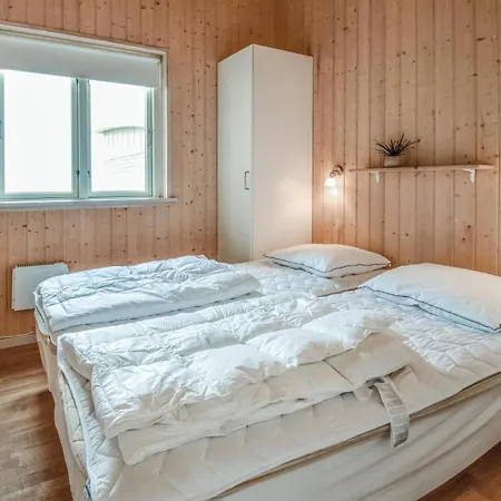 Stunning Home In Faaborg With Wifi בית נופש *