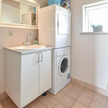 Stunning Home In Faaborg With Wifi * פאבורג