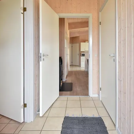 Stunning Home In Faaborg With Wifi פאבורג