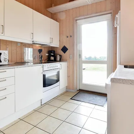 Stunning Home In Faaborg With Wifi *