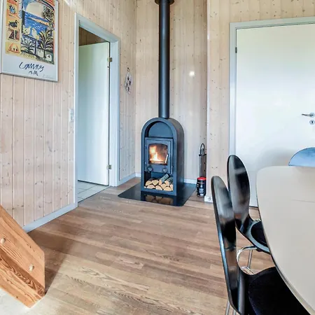 Stunning Home In Faaborg With Wifi بيت للعطل *