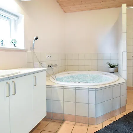 בית נופש Stunning Home In Faaborg With Wifi